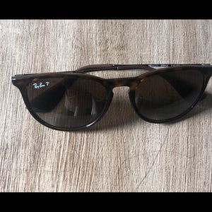 Erika tortuse Ray Bans